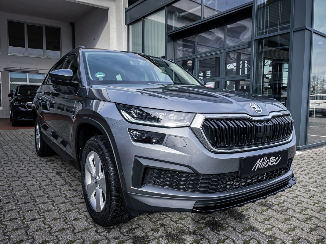 Unterfahrschutz-Blende schwarz Klavierlack, passend für Kodiaq Facelift